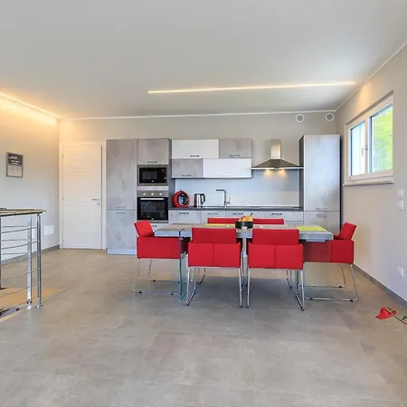 Skylake Penthouse By Impero House Apartman